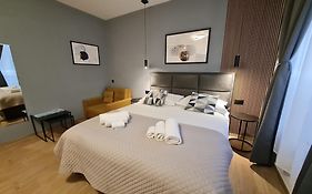 Lux Room 303